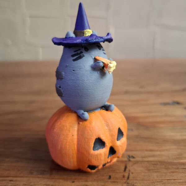 Pusheen Eating Pumpkin Pie